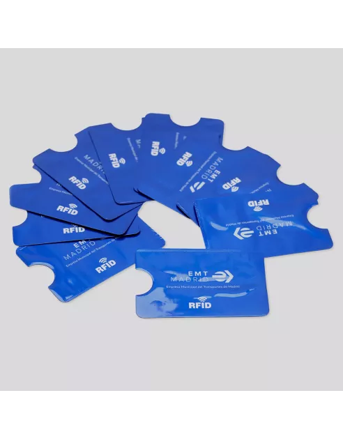 Tarjetero con tecnología RFID