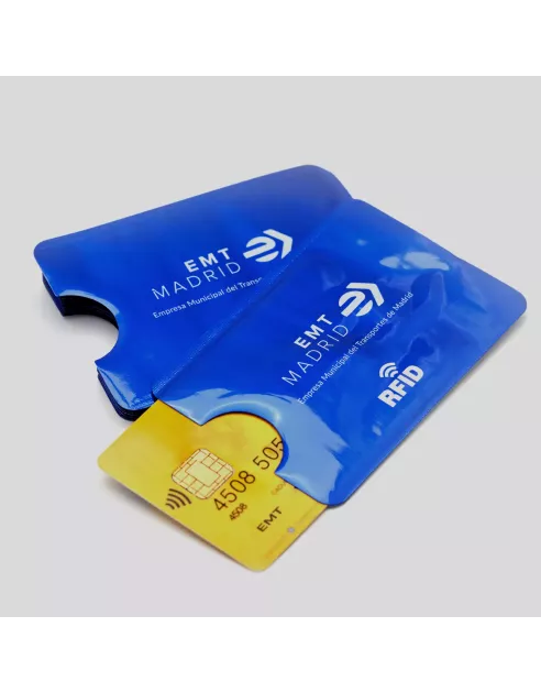 Tarjetero con tecnología RFID