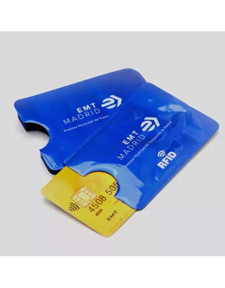Tarjetero con tecnología RFID