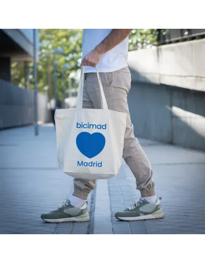 Bolsa de tela en algodón orgánico con motivos impresos de bicimad. 2